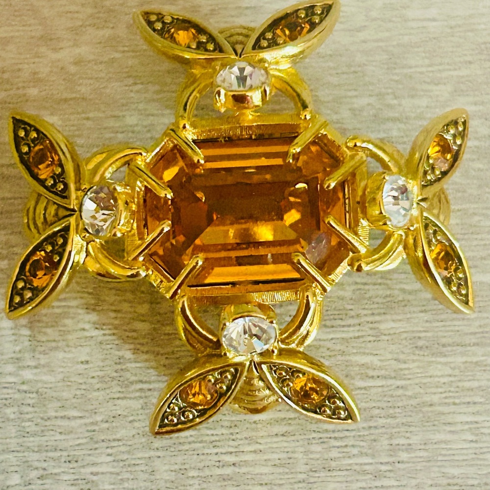 🎉NEW YEAR SALE Gorgeous Signed Vintage Joan Rivers Topaz Bee 🐝 Brooch - Picture 4 of 7